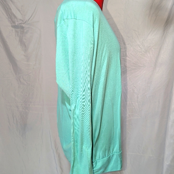 Active wear top with lattice back detail - Picture 2 of 4